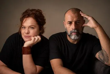 Imagen de difusión de «A + C · La fragilidad de la memoria histórica, con Laura Ísola y Jorge Miño»