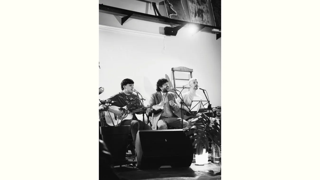 Imagen de difusión de «Babasónicos acústico»
