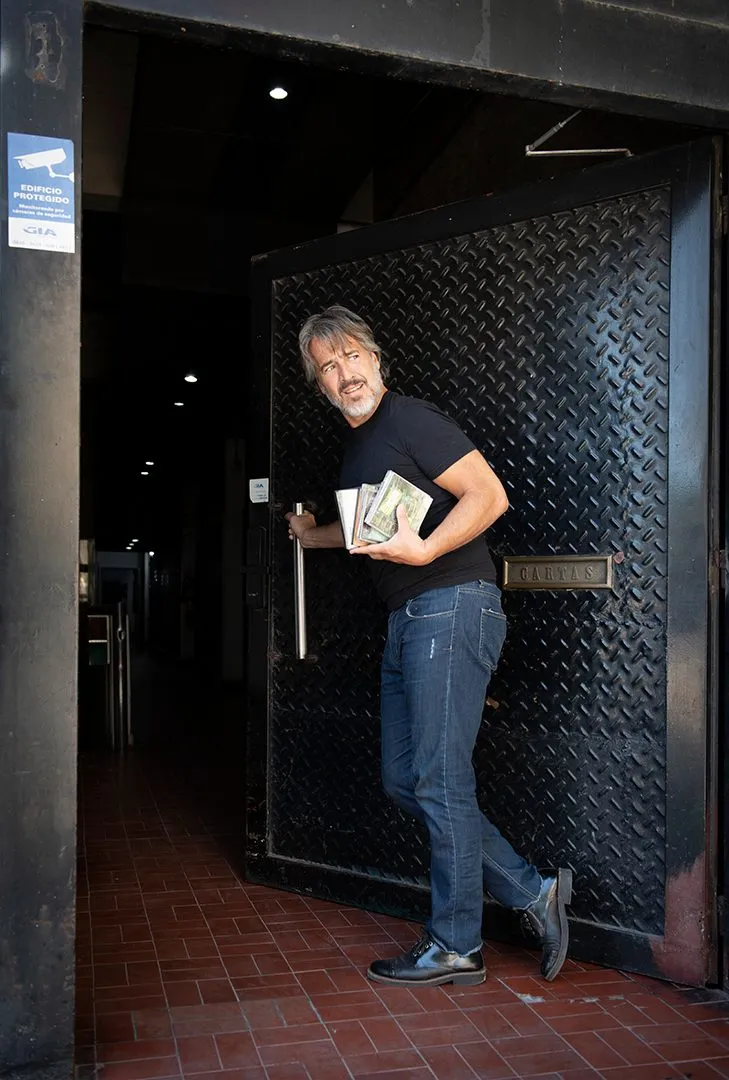 Imagen de difusión de «Juan, estoy en la puerta, bajá»