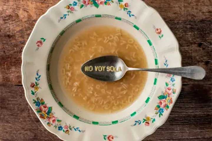 Imagen de difusión de «No voy sola»