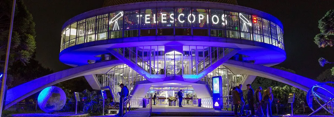 Imagen de difusión de «Observación por telescopios (octubre)»