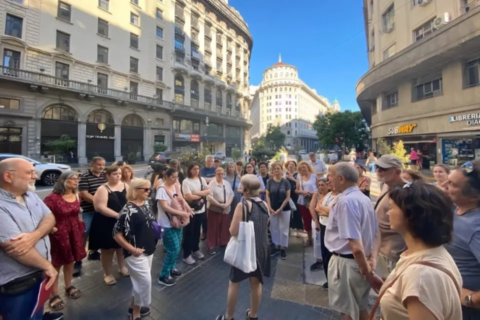 Imagen de difusión de «Salidas fotográficas: Las calles de Buenos Aires ya son mi entraña…»