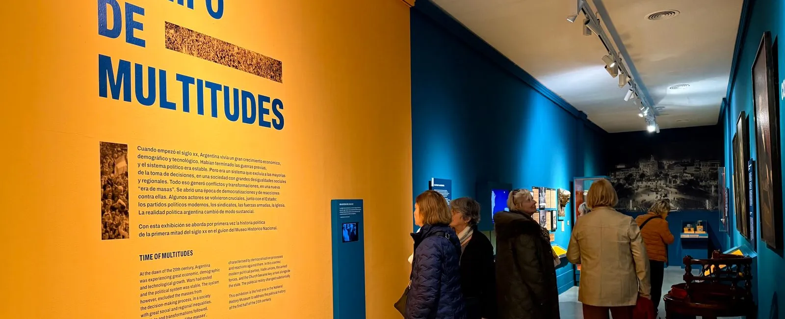 Imagen de difusión de «TIEMPO DE MULTITUDES»